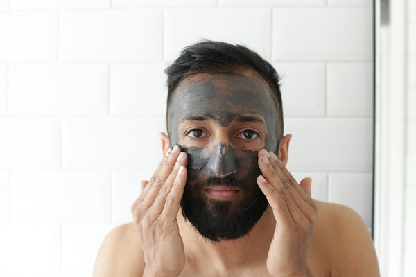 Comment préparer un masque visage éclaircissant avec du curcuma et du yaourt?