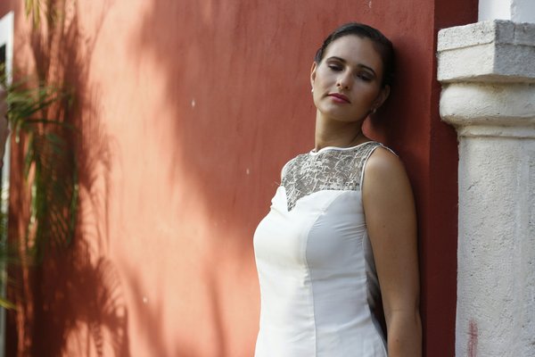 Comment intégrer des pièces en lin dans une garde-robe de voyage pour un look pratique et chic?